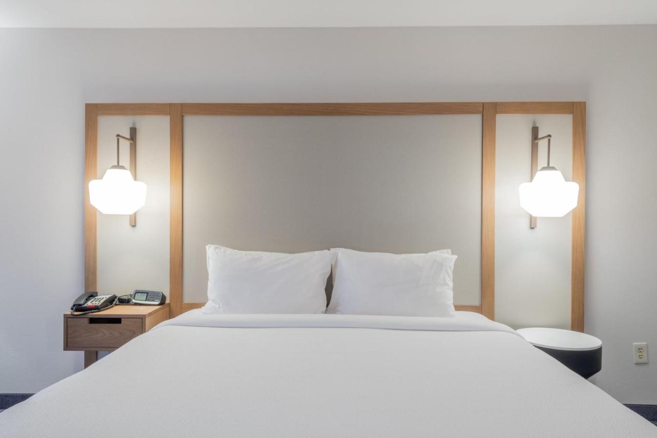 Fairfield Inn & Suites Denton Zewnętrze zdjęcie