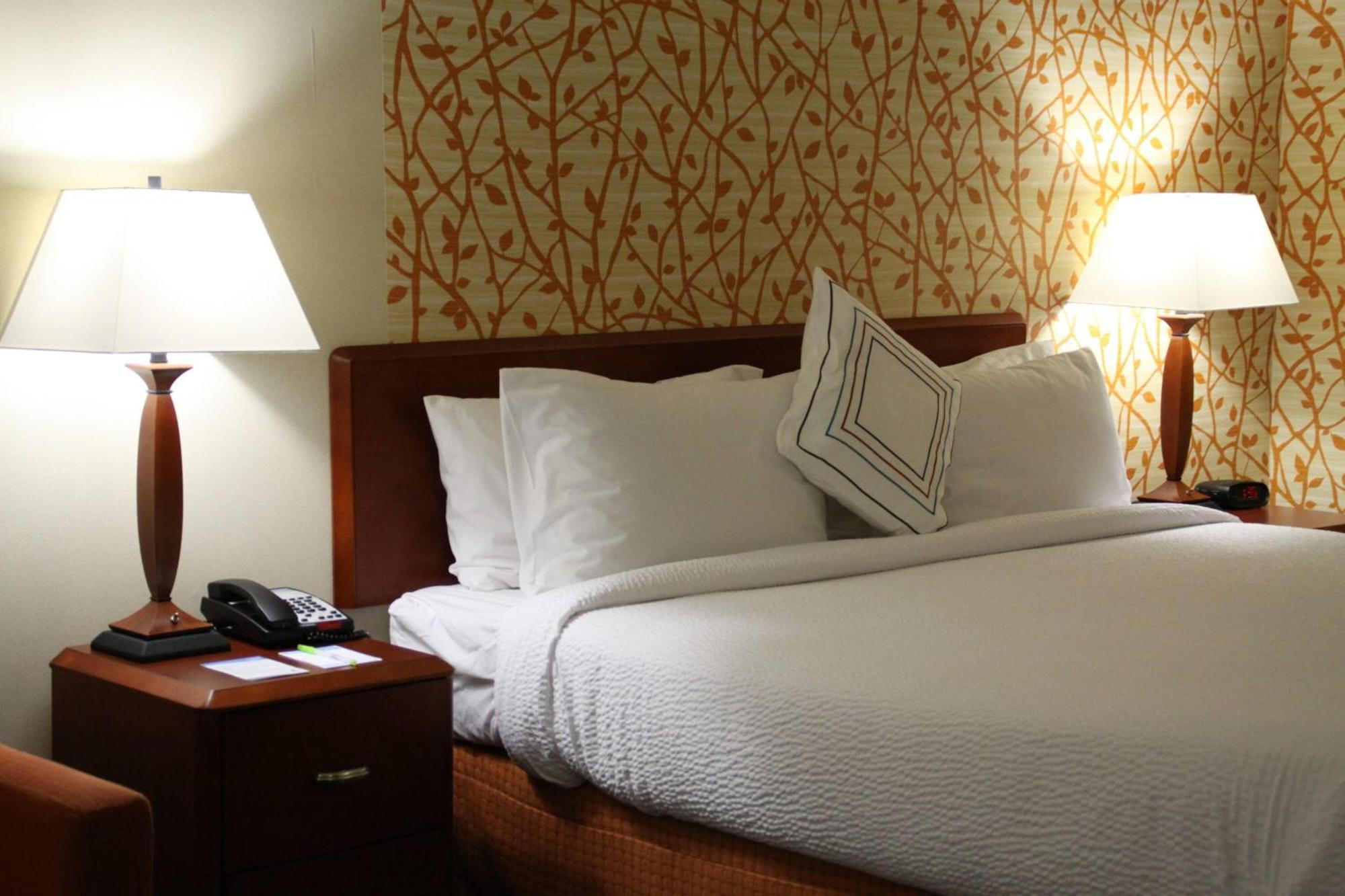Fairfield Inn & Suites Denton Zewnętrze zdjęcie