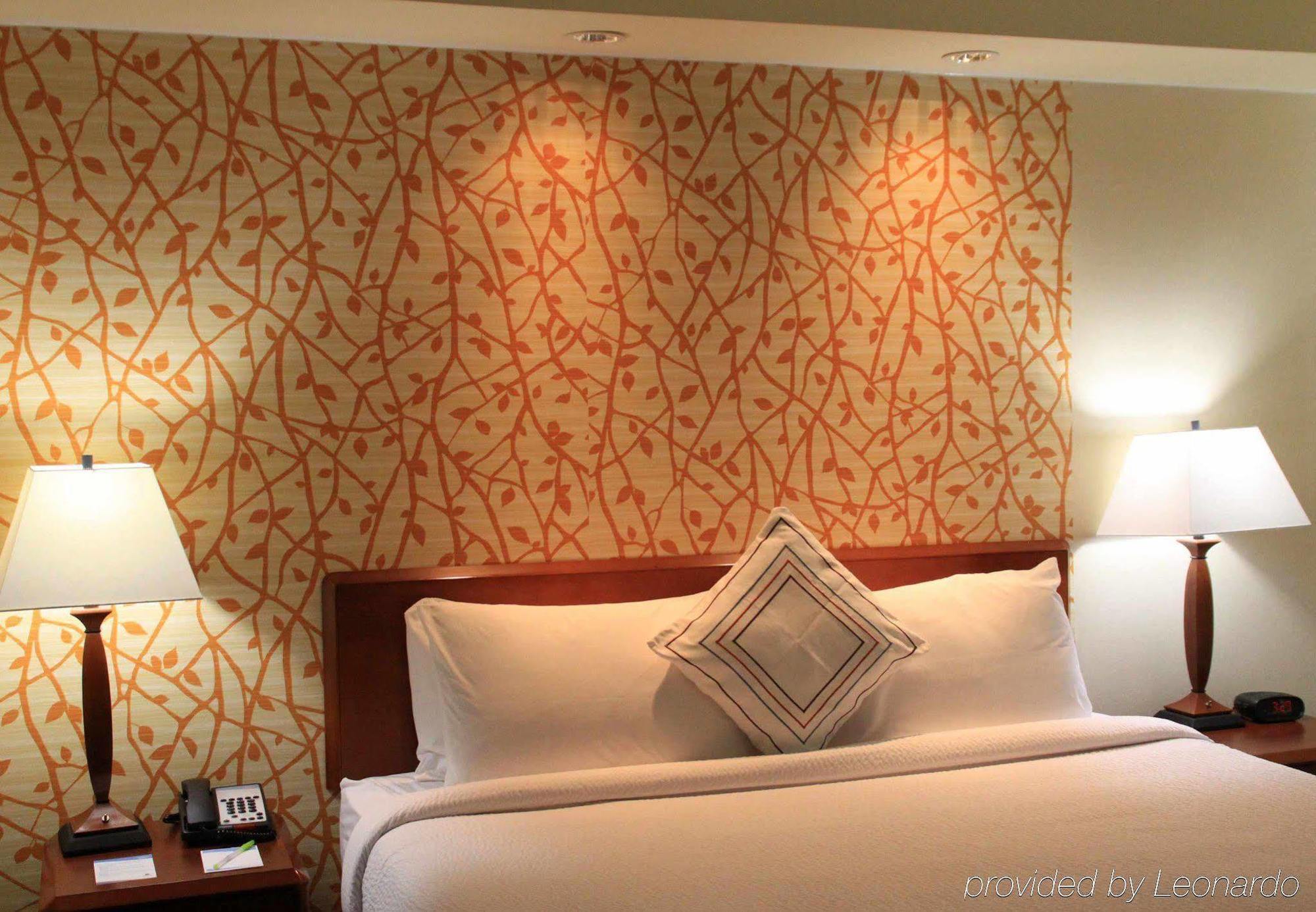 Fairfield Inn & Suites Denton Zewnętrze zdjęcie
